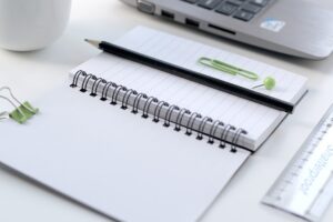 Radzenie Sobie z Pracą na Kilku Kontraktach Jednocześnie: Przewodnik dla Freelancerów